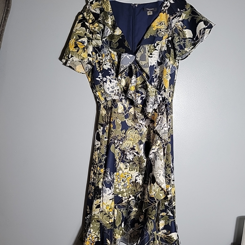 Tahari Wrap Floral  knee-lenght size 4 dress